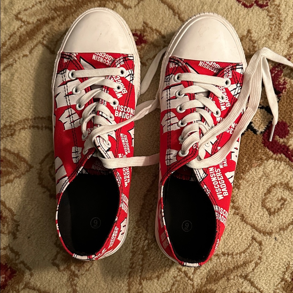 Wisconsin Badgers Shoes - Picture 2 of 7